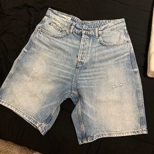 Zara medium wash shorts Mens